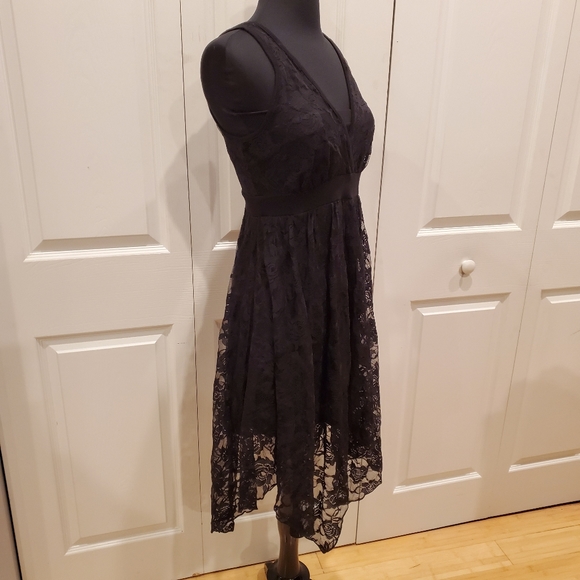 Black Lace uneven hem Dress - Picture 3 of 8